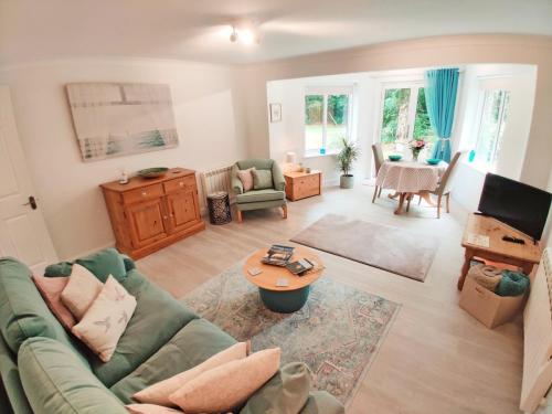 maranatha-accommodation-dorset-lounge-new-2