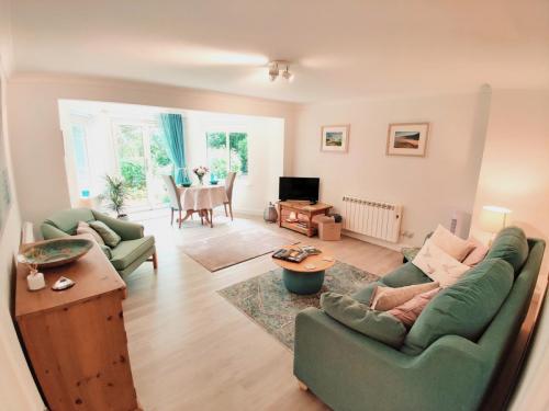 maranatha-accommodation-dorset-lounge-new-3